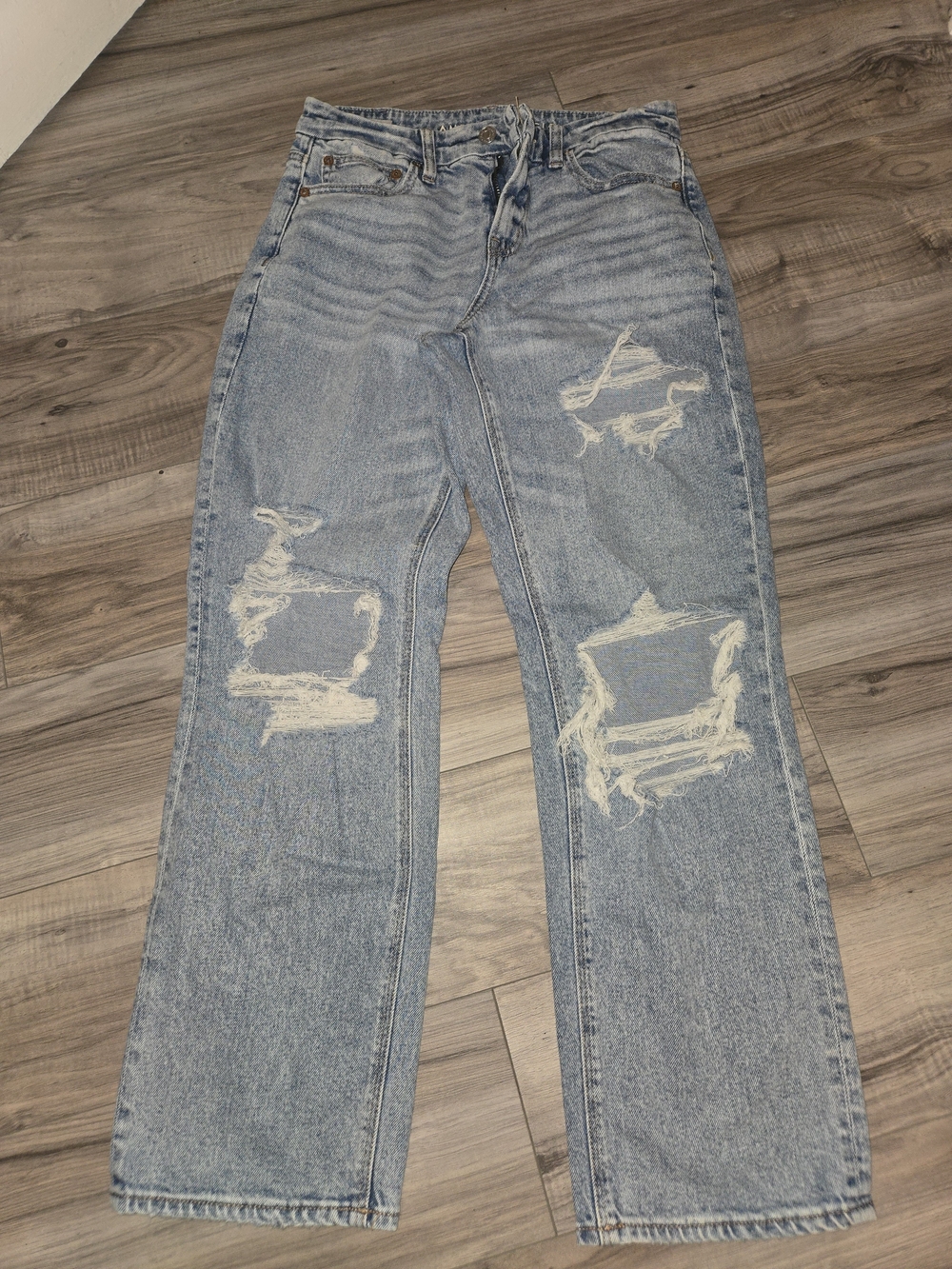 American Eagle Light Blue Distressed Women's Jeans